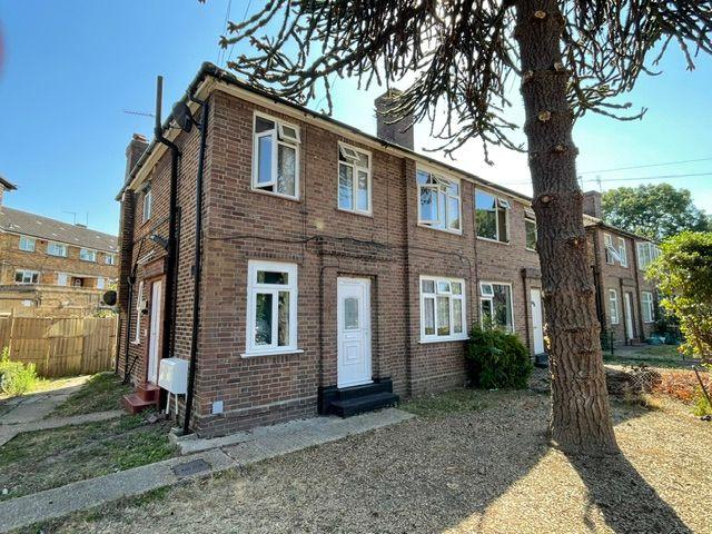 Botwell Crescent, Hayes UB3, 2 bed maisonette to rent, £1,650 pcm | PrimeLocation