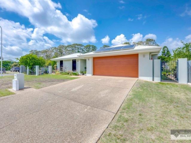 Botanic Gardens Views, Beautiful Deck & Easy Living in a Prime Location