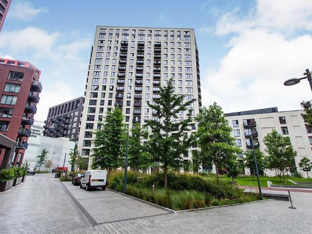 Botanic Square, London E14 2 bed apartment to rent £2,817 pcm £650 pw