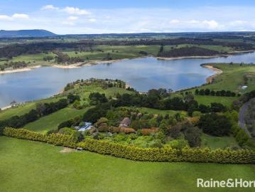 Stunning Water Views in the Macedon Ranges