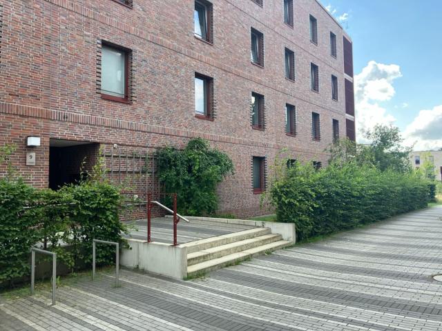 BOTHFELD | helle 4 Zimmer Wohnung mit Parkettfußboden und Balkon
