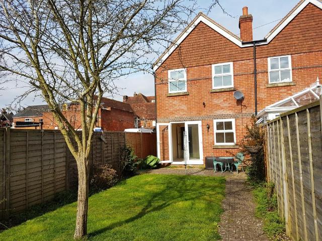 Botley, Hampshire SO30 2 bed end of terrace house to rent £1,395 pcm £322 pw
