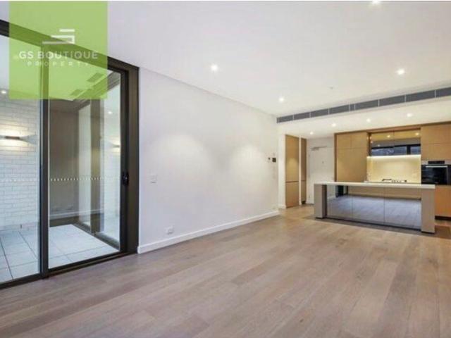 Boutique 1 bedroom apartment in the heart of City with Superior Convenience