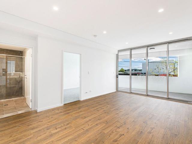 Boutique 1 Bedroom apartment with storage galore