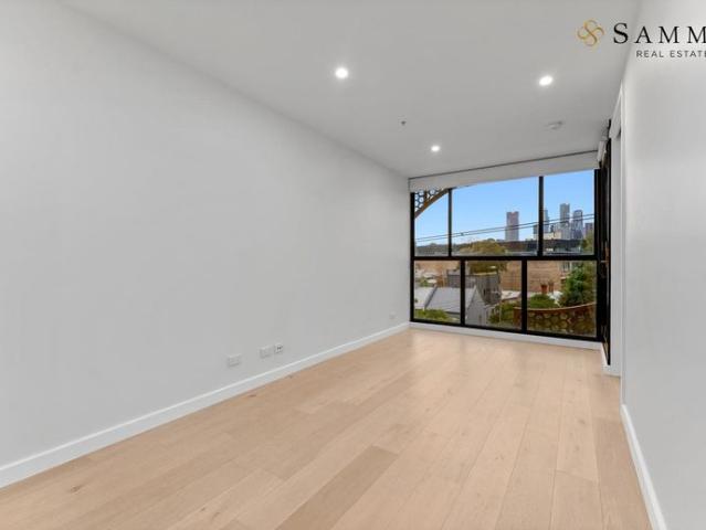Boutique 2 Bedroom Apartment with Rooftop Terrace in West Melbourne's Wallace Building!
