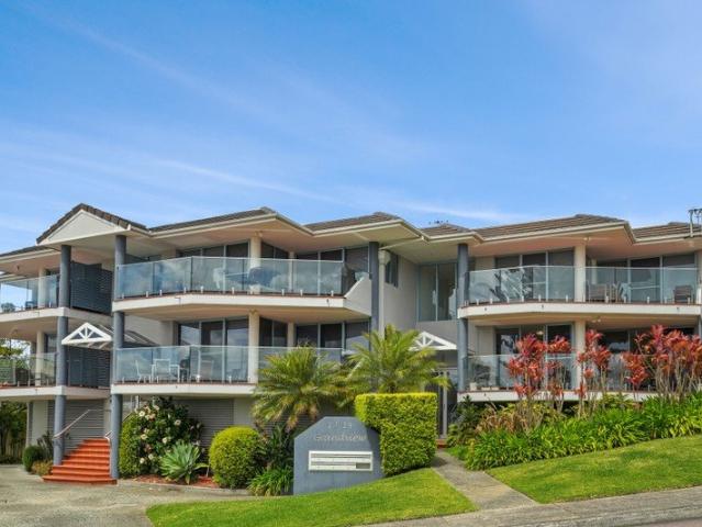 Boutique Terrigal Apartment | Ocean Views & Walk to Beach