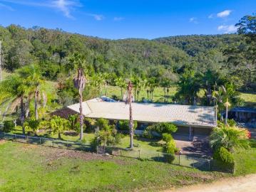 BOUTIQUE TIMBERS HOME, LIFESTYLE & TIMBER MILL on approx. 84 Ha 207 Acres