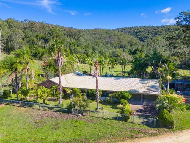 BOUTIQUE TIMBERS HOME, LIFESTYLE & TIMBER MILL on approx. 84 Ha 207 Acres