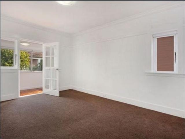 Boutique, Top Floor Apartment Enjoys A Private, Leafy Outlook