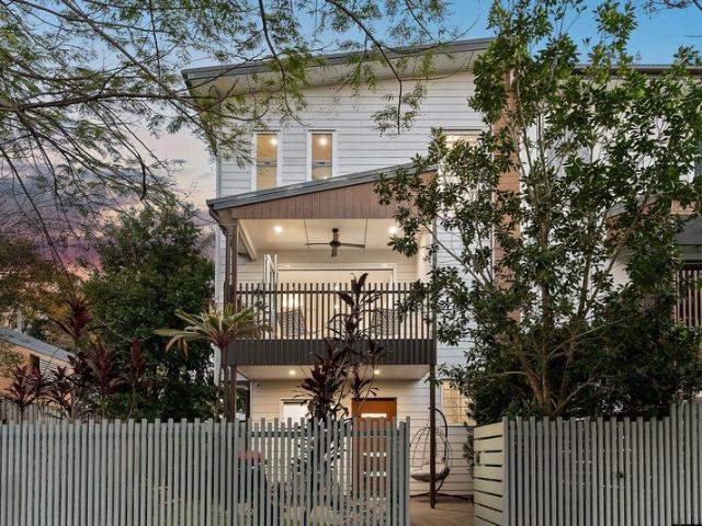 Boutique Town Home Offering In Prestigious Clayfield
