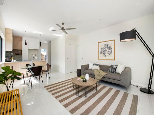 BOUTIQUE TOWNHOUSE AIRCON THROUGHOUT WALKING DISTANCE TO SHOPS