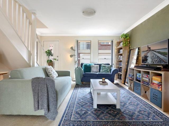 Boutique townhouse footsteps from Balgownie village