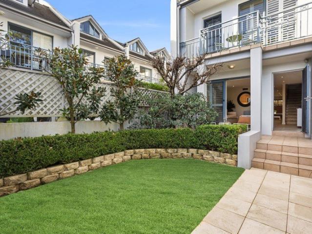 Boutique Townhouse just Moments From Vibrant Village Life