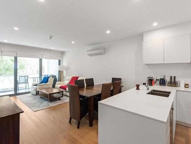 BOUTIQUE TOWNHOUSE | LIFESTYLE LIVING ON THE PARK