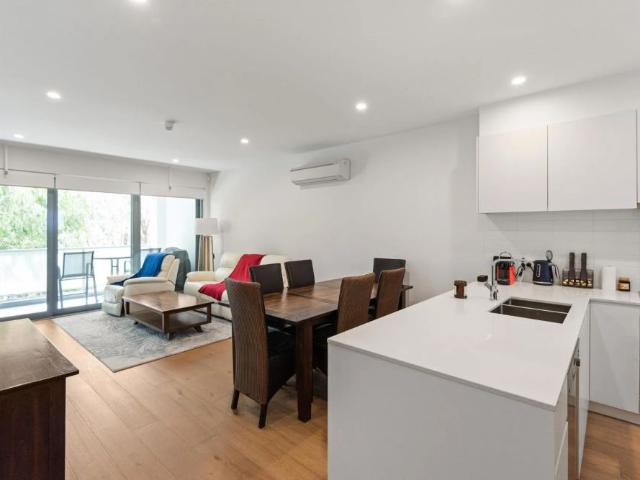 BOUTIQUE TOWNHOUSE | LIFESTYLE LIVING ON THE PARK