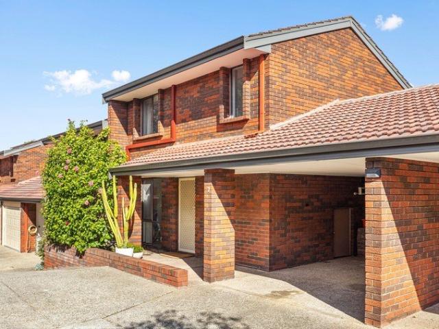 Boutique Townhouse with Updated Interiors and Outdoor Entertaining