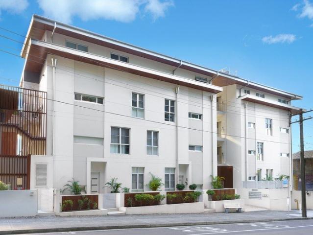 Boutique Two Bedroom Apartment with Leafty River Outlook