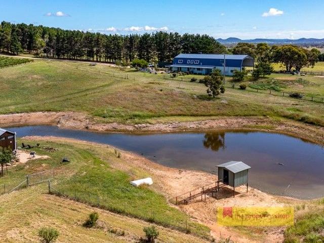 BOUTIQUE CELLAR DOOR AND LUXURY HOMESTEAD ON TOWN'S DOORSTEP