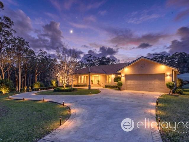 Boutique acreage & pool, offered for the first time