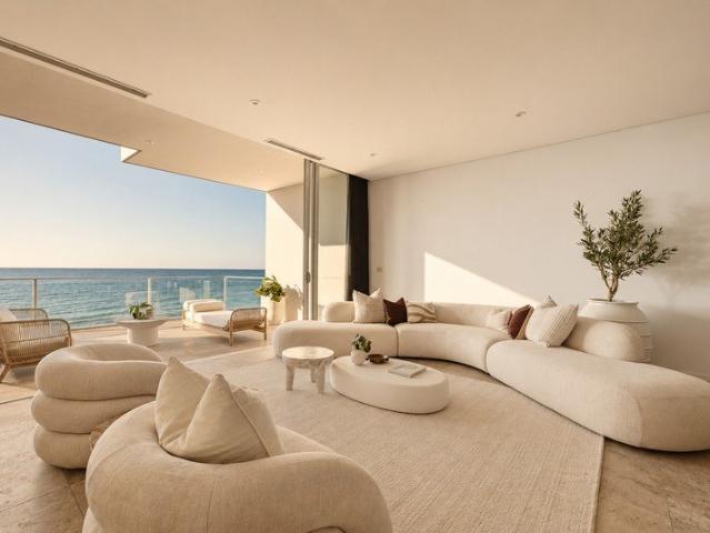 Boutique Absolute Beachfront Penthouse