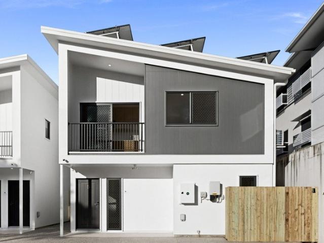 Boutique Ascot Living with Internet, Electricity & Water Included! TWO WEEKS FREE RENT!