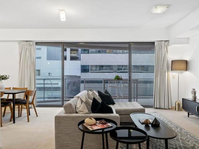 BOUTIQUE APARTMENT WITH QUALITY FINISHES THROUGHOUT!