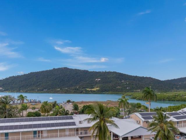 Boutique Apartment Top Floor Ocean Views