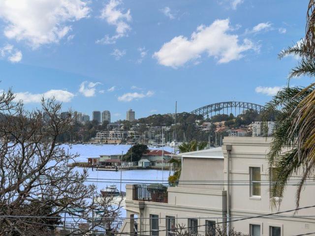 Boutique bayside living with Harbour Bridge views