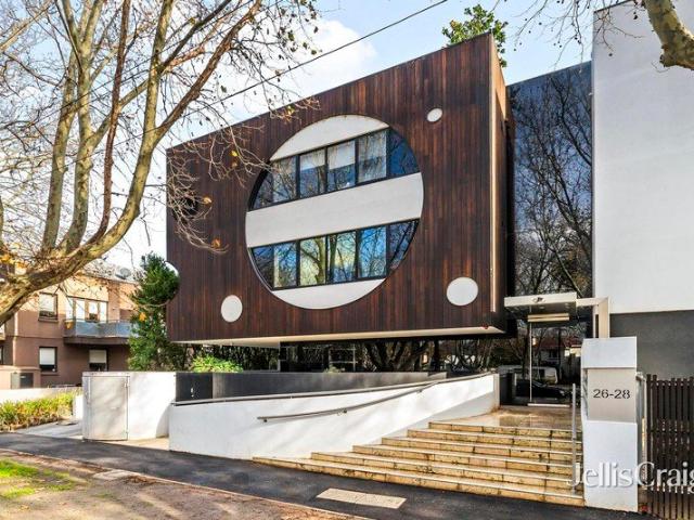 Boutique bayside living bathed in northern light