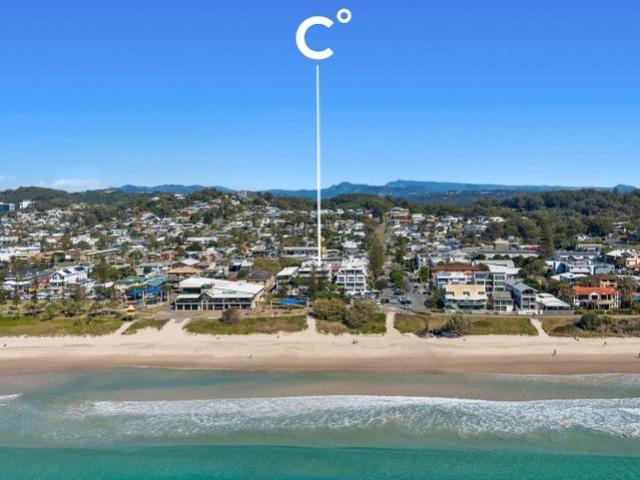 Boutique, Beach House Style Living Directly Opposite the Sand and Surf