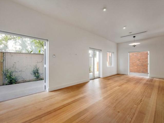 Boutique block of only 4! One minute to the beach!