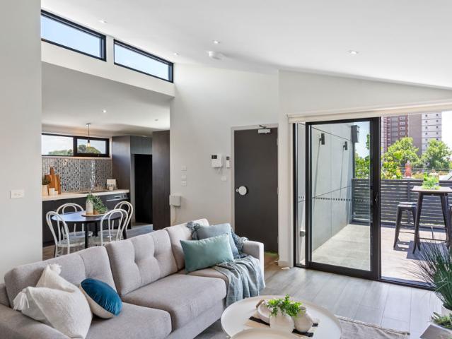 Boutique Block, Penthouse Apartment!