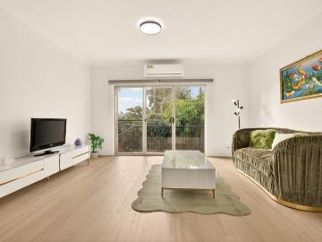 Boutique Brick Villa Offering Easy Care Comfort And Convenience