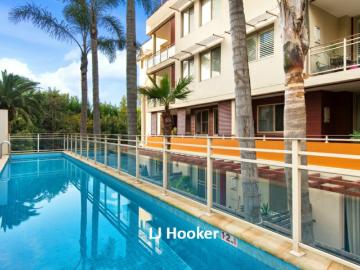 Boutique Complex with Swimming Pool Corner Apartment 154m2 on Title Approx