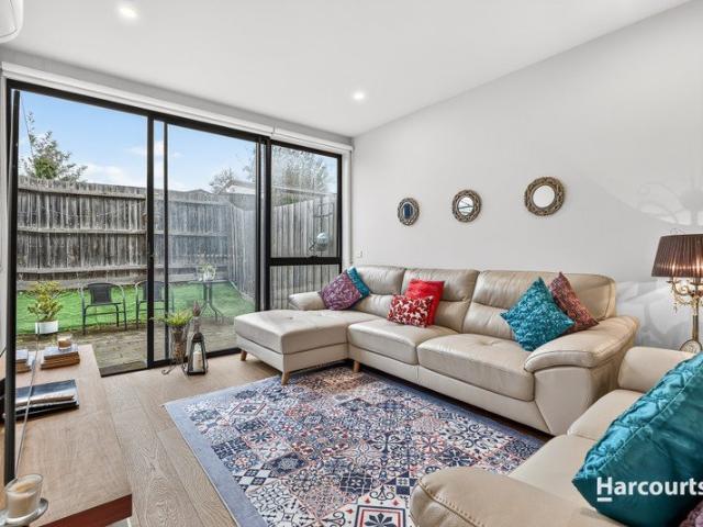 Boutique Contemporary Retreat Minutes from Box Hill and PLC