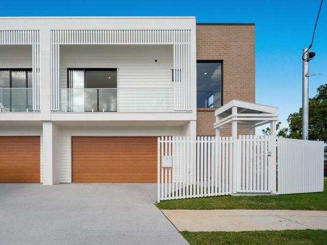 BOUTIQUE COASTAL LUXURY BRAND NEW TOWNHOME