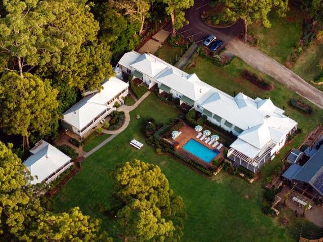 Boutique Country Estate A thriving luxury retreat blending charm and modern amenity, strong growth and exciting potential for future enhancement