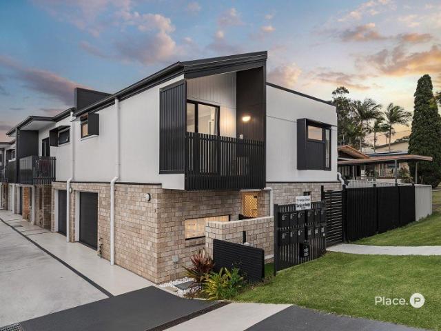 BOUTIQUE DESIGNER TOWNHOME WITH TURN KEY COMFORT