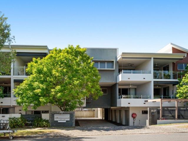 Boutique entertainer lifestyle with private leafy outlook + moments from cafes, rail & shopping