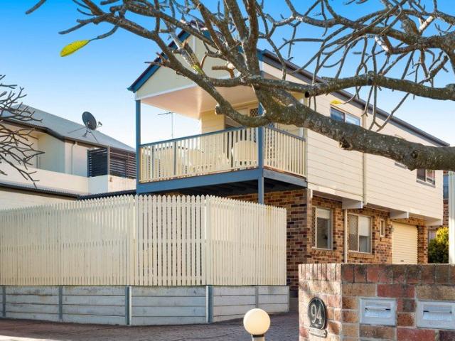 Boutique entry level townhouse w/ courtyard Living + Morningside convenience