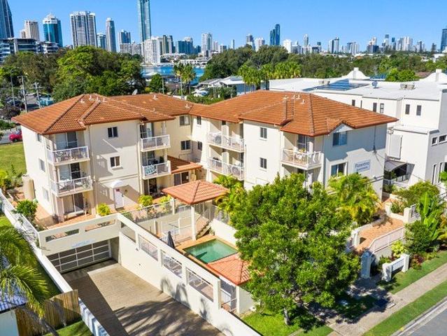Boutique 'Florentino Apartments'| Skyline Views | Prime Location