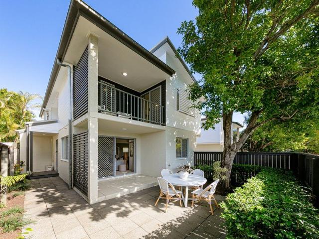 BOUTIQUE FREESTANDING TOWNHOUSE