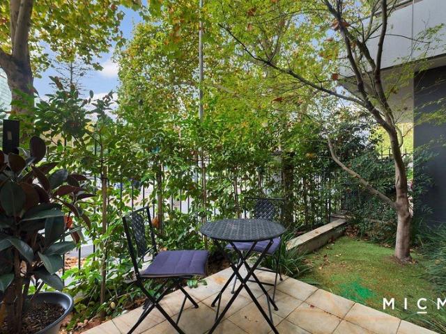 Boutique Ground Floor Garden Entertainer in Paris End of town