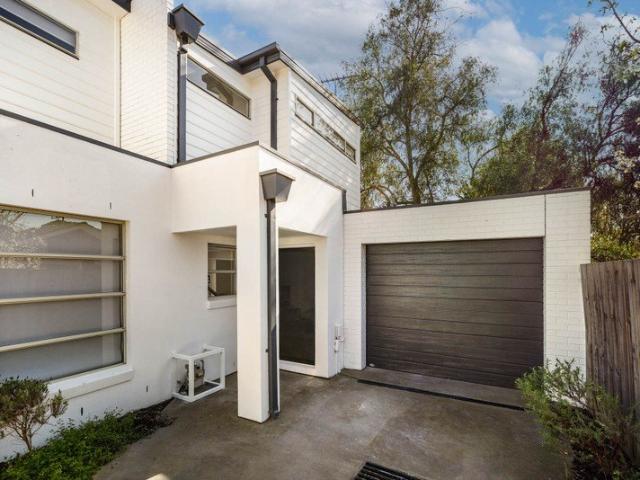 Boutique Living, Walk to Everything Location