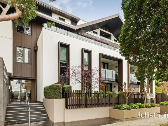 Boutique living with lush, private garden