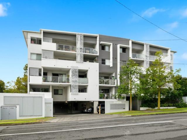 BOUTIQUE LIVING, TIMELESS STYLE, LOW MAINTENANCE LIFESTYLE