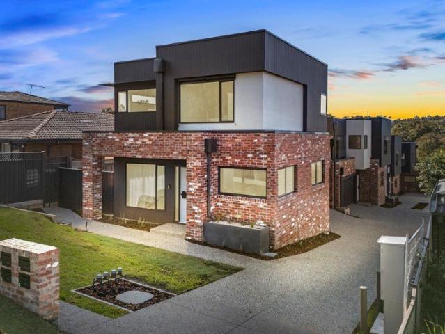 Boutique Luxury in a Premium Reservoir Setting