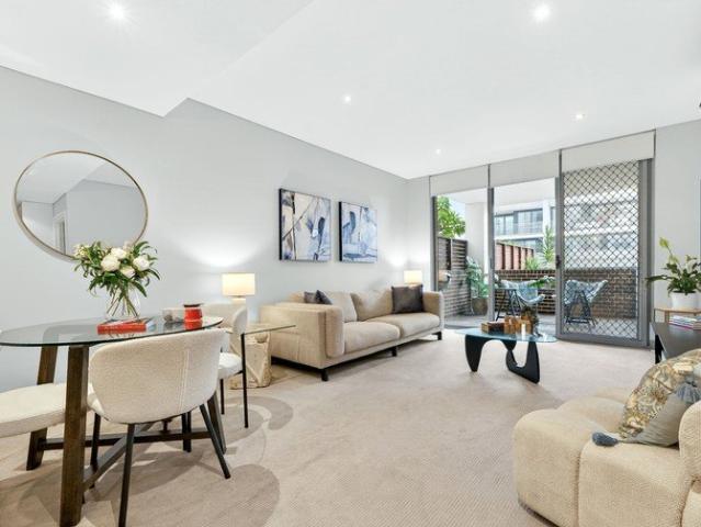 Modern 105m² Apartment with Resort Style Amenities & Park Views