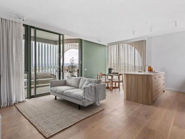 BOUTIQUE MARINA LIVING MOVE IN FOR SUMMER