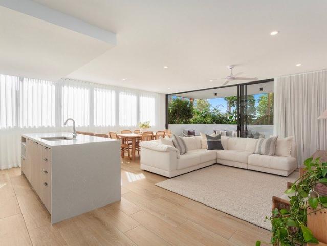 Boutique Palm Beach Sanctuary with Resort Style Living